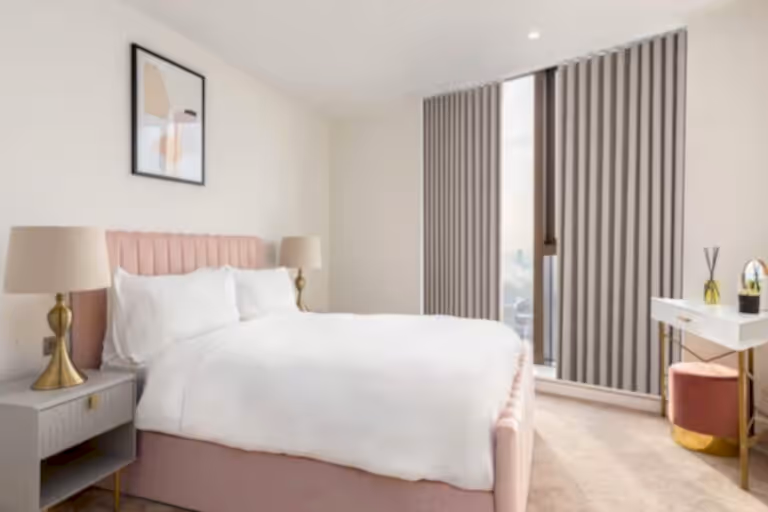 Elegantly Pink: A Teenage Bedroom Design